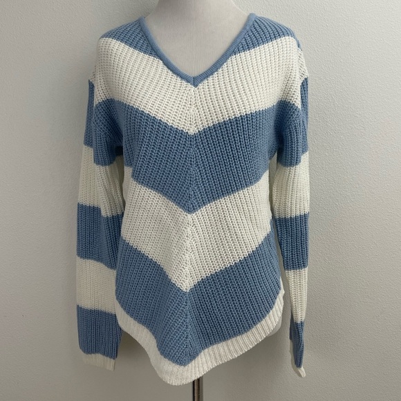 Derek Heart Blue and White V-Neck Sweater - Picture 6 of 6